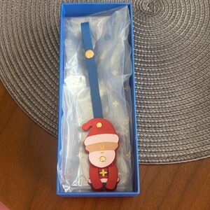 Louis Vuitton Christmas 2024 Carousel
Vivienne VIP Gift Charm Tag - Santa 🎅